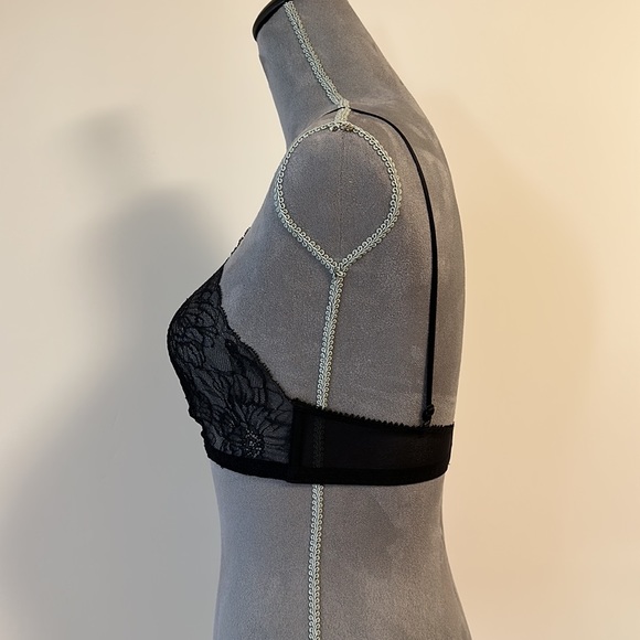 Lingerie - Picture 2 of 4